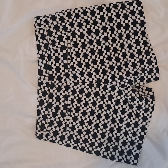 BANANA REPUBLIC | The Avalon Short - Picture 2 of 3